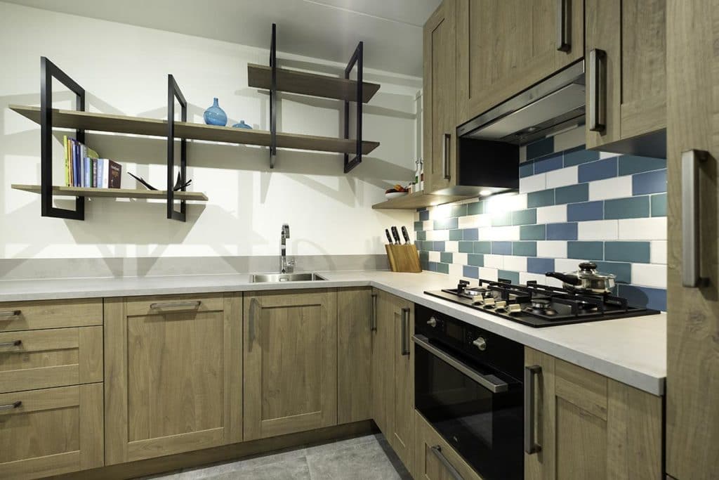 houtlook keuken met wandmeubel